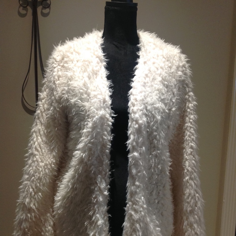 🍦 White Furry Coat, fully lined